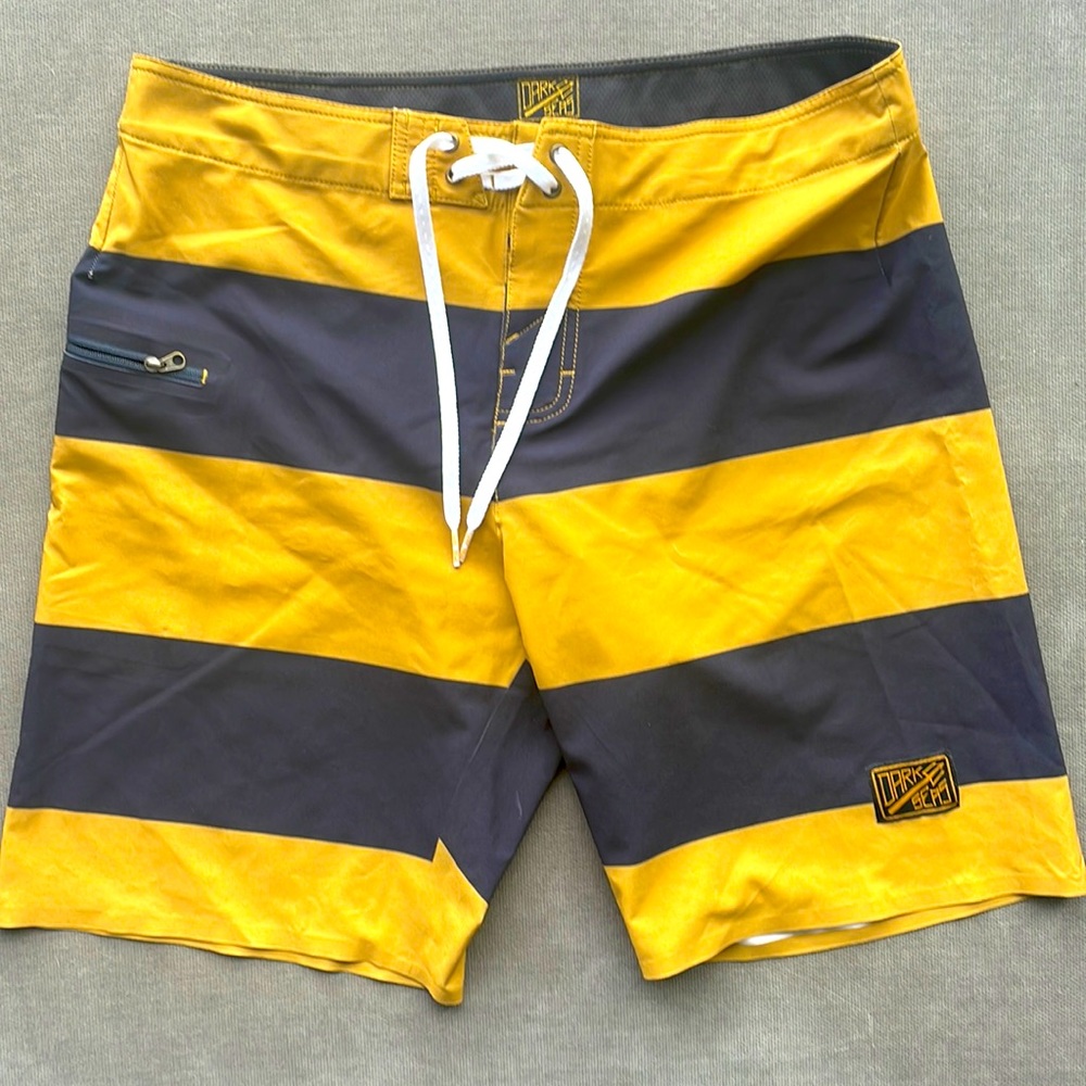 Dark Seas Board Shorts. Navy/gold. 30 Waste. Men’s. Swim Trunks.